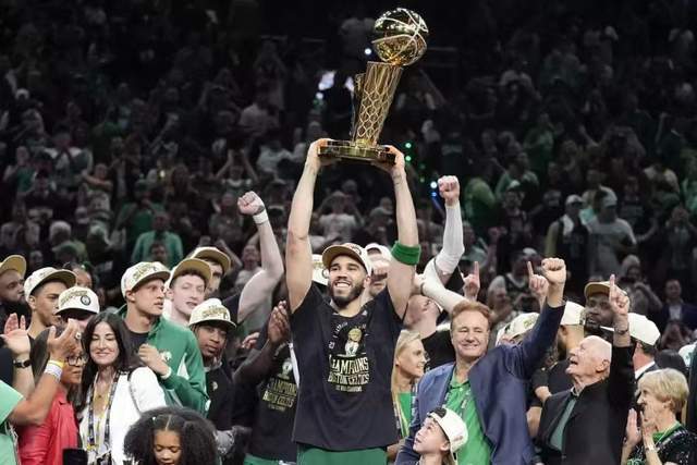 乌拉圭名宿：C罗会在美加墨拿到不少点球 就像2022年梅西那样